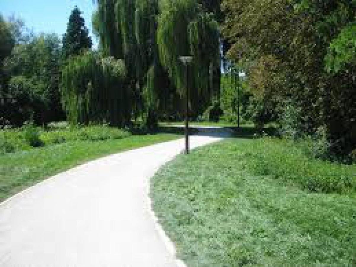 Saint-André-les-Vergers Appartement Cozy Avec Stationnement Gratuit מראה חיצוני תמונה